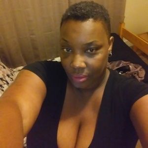 Meet your Posher, Monique